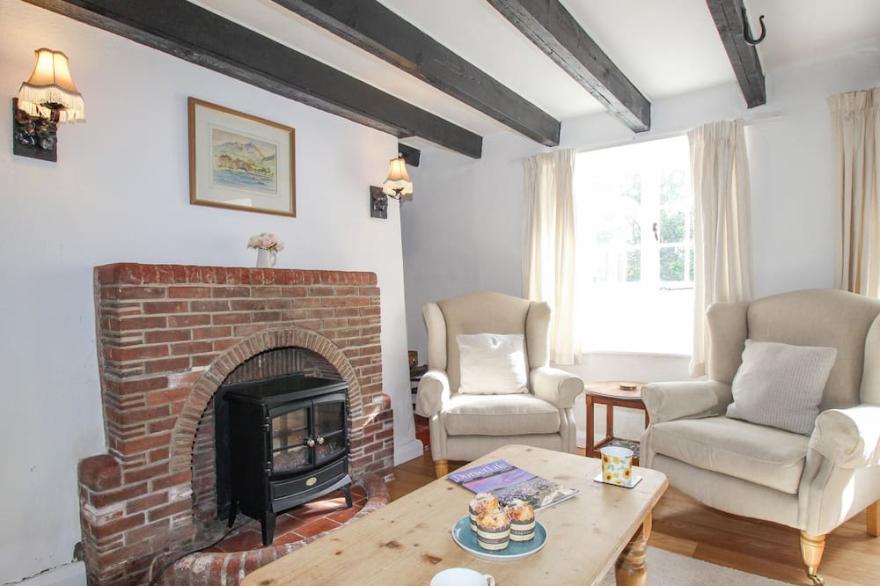 VINE COTTAGE, pet friendly, character holiday cottage in Studland