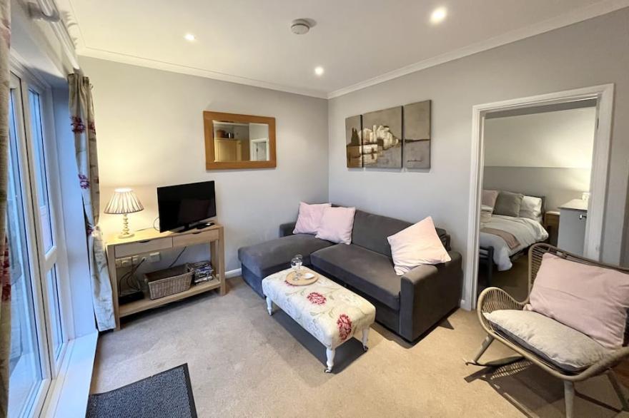 Relax & unwind in comfort in our beautiful pet friendly little cottage