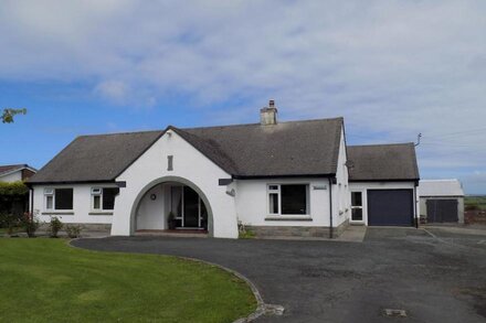 BROOKFIELD, character holiday cottage in Wainhouse Corner