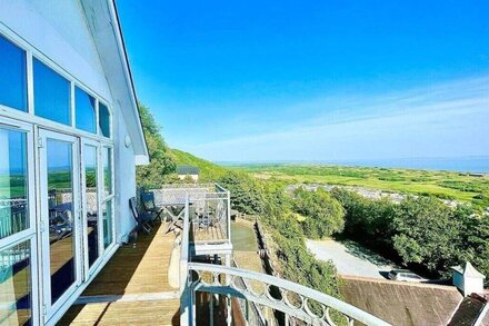 Sea Views, Hot tub, Balcony, 4 star Visit Wales