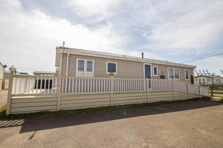 Luxury platinum lodge at Suffolk Sands Holiday Park ref 45009MV