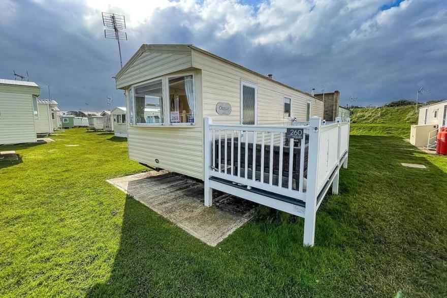 Lovely Caravan With Decking At Naze Marine Holiday Park In Essex Ref 17260C