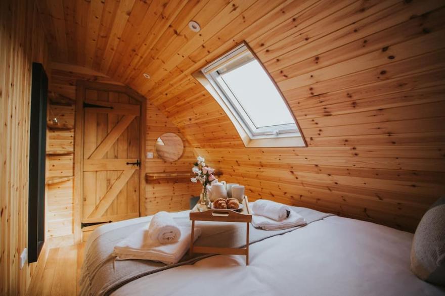 Daisy -  a glamping pod that sleeps 4 guests  in 2 bedrooms