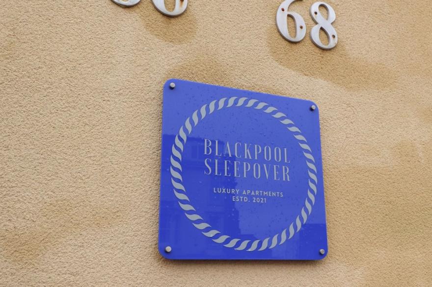 APARTMENT 6 @ BLACKPOOL SLEEPOVER, Pet Friendly In Blackpool