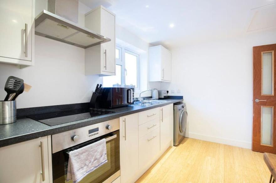 Central, Spacious 1 Bed- Hove (North Flat)