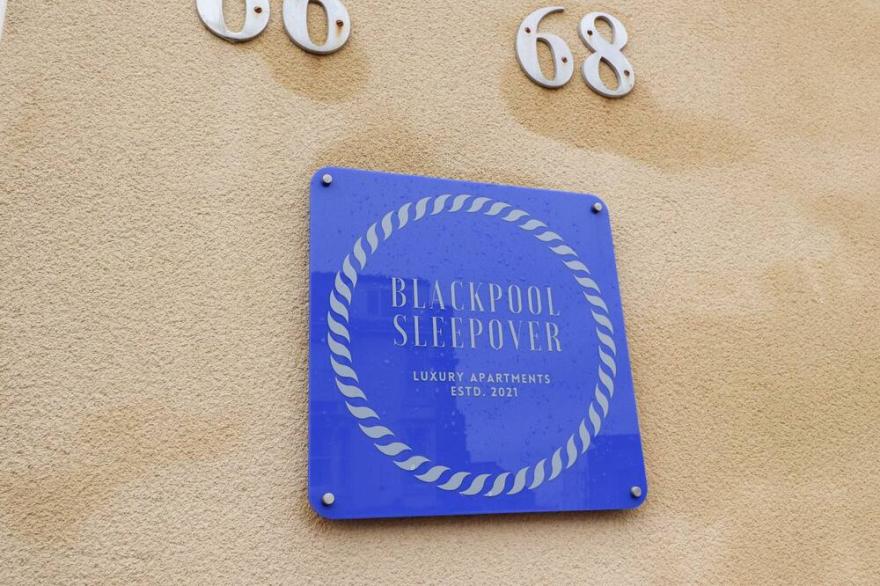 APARTMENT 1 @ BLACKPOOL SLEEPOVER, Pet Friendly In Blackpool