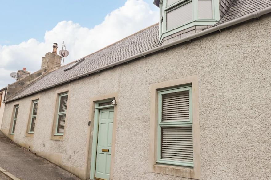 20 SOUTH HIGH STREET, Family Friendly, With Open Fire In Portsoy
