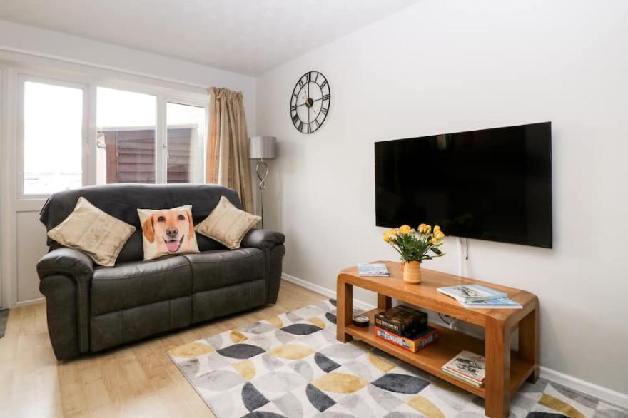 LODMOOR HOUSE, pet friendly, character holiday cottage in Weymouth