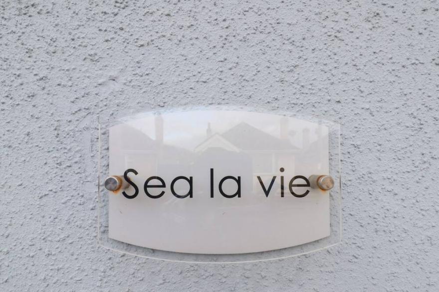 SEA LA VIE, Family Friendly, Country Holiday Cottage In Kinmel Bay