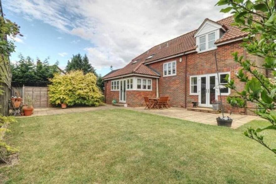 Large Detached Cambridgeshire Countryside Home