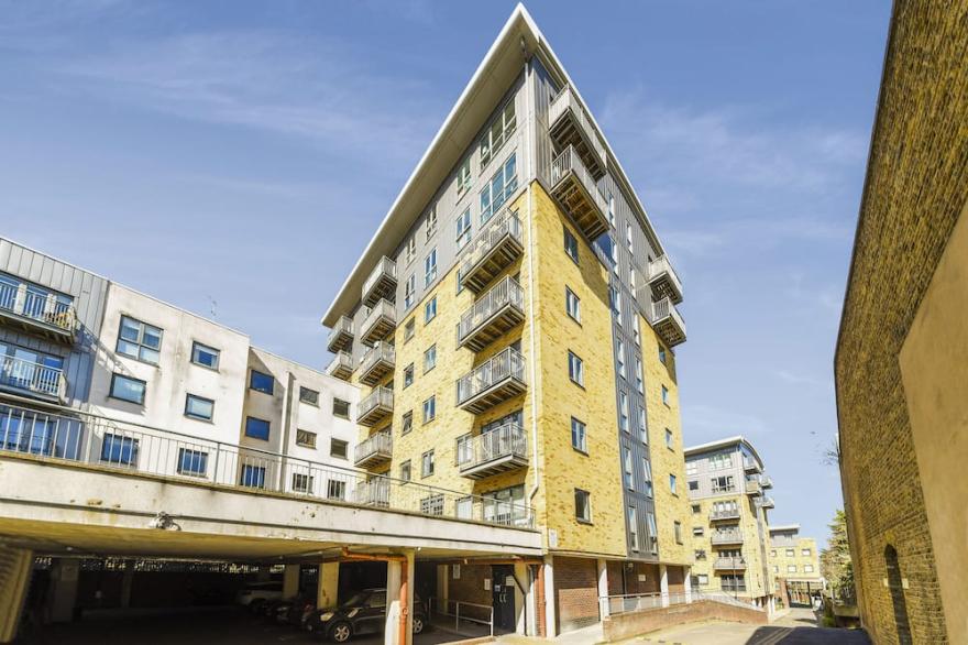Luxe 1 Bed Flat 5 Mins To Stratford - Free Parking