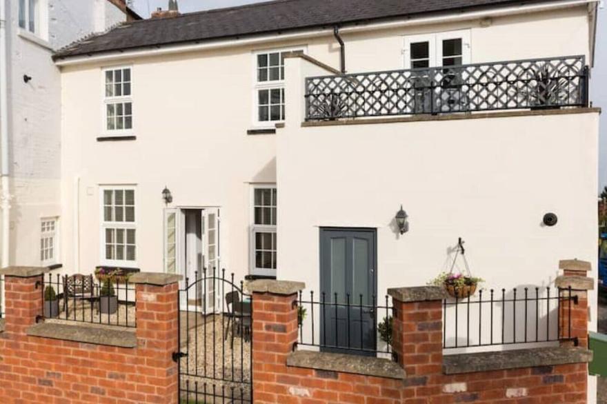 Malvern Wells Apartment with Lovely Balcony Views