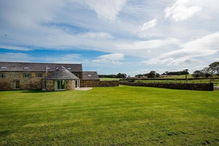 THE GINGAN & THE GRANARY - 6 miles from Corbridge, sleeping 12