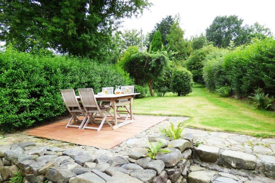 Pretty Detached Barn Conversion - Town Centre