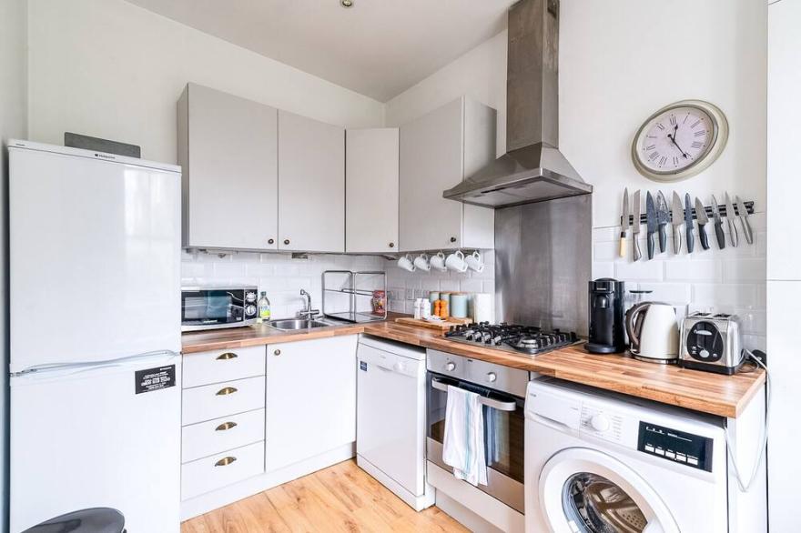 Gorgeous Clapham Gem