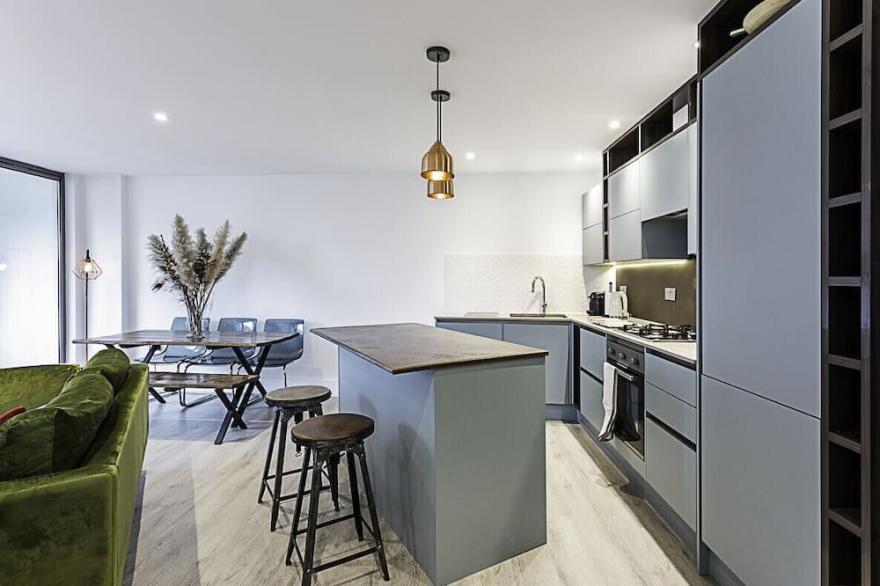 Duplex Two-Bed Apartment Near Tower Bridge