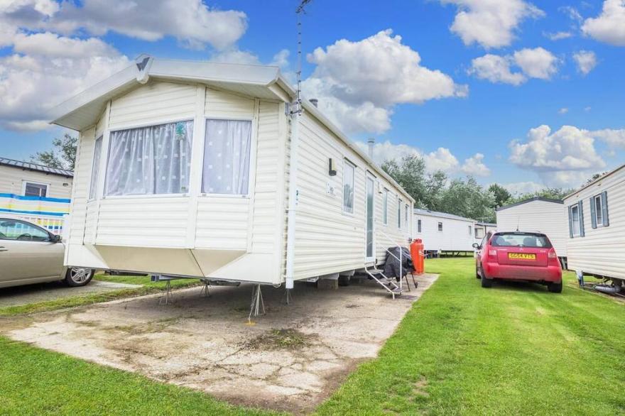Lovely 8 Berth Caravan For Hire At Broadland Sands In Suffolk Ref 20380BS
