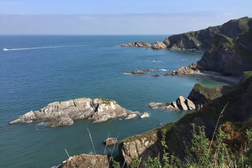Peaceful Paradise. 5* Hele Valley Holiday Park. 5 minutes to sea. Coastal walks