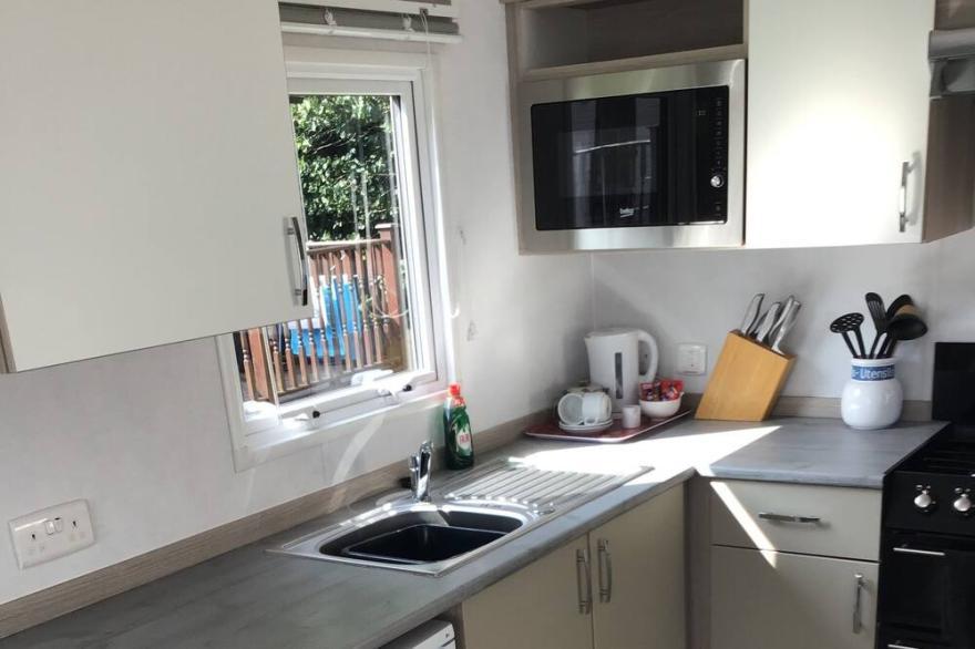 Peaceful Paradise. 5* Hele Valley Holiday Park. 5 minutes to sea. Coastal walks