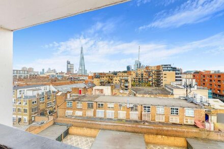 Super 2 Bed Flat w/ Free Parking near Tower Bridge