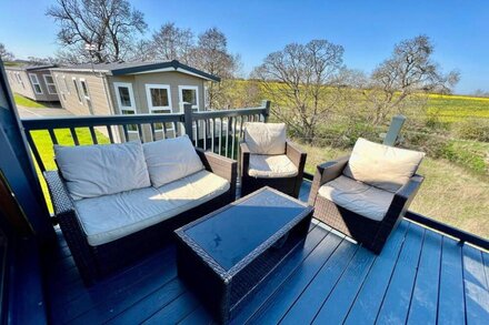 Private Hot tub lodge with Log burning stove and unobstructed  views of the English countryside