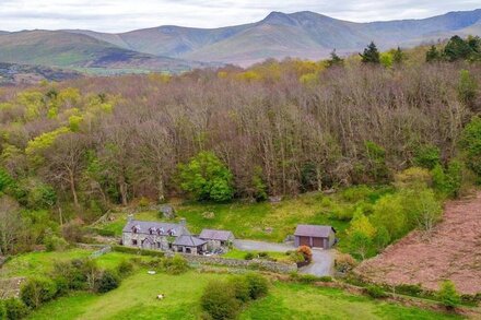 Detached Welsh Cottage. Quiet location with mountain & sea views. Sleeps 7.