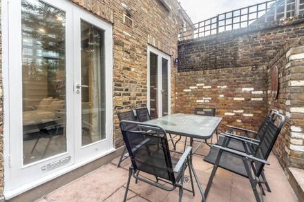 Pass the Keys | Modern 2 BR with Patio 15 mins to Wimbledon Tennis