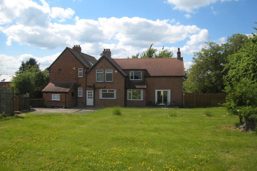 Arden Hill Farm House - Sleeps up to 16 - Snooker Table - HOT TUB