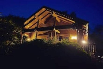 'oak' Log Cabin With hot tub