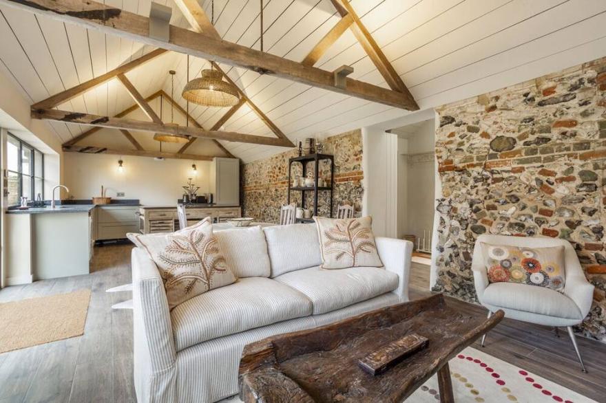 Petite Barn - Two Bedroom Villa, Sleeps 4
