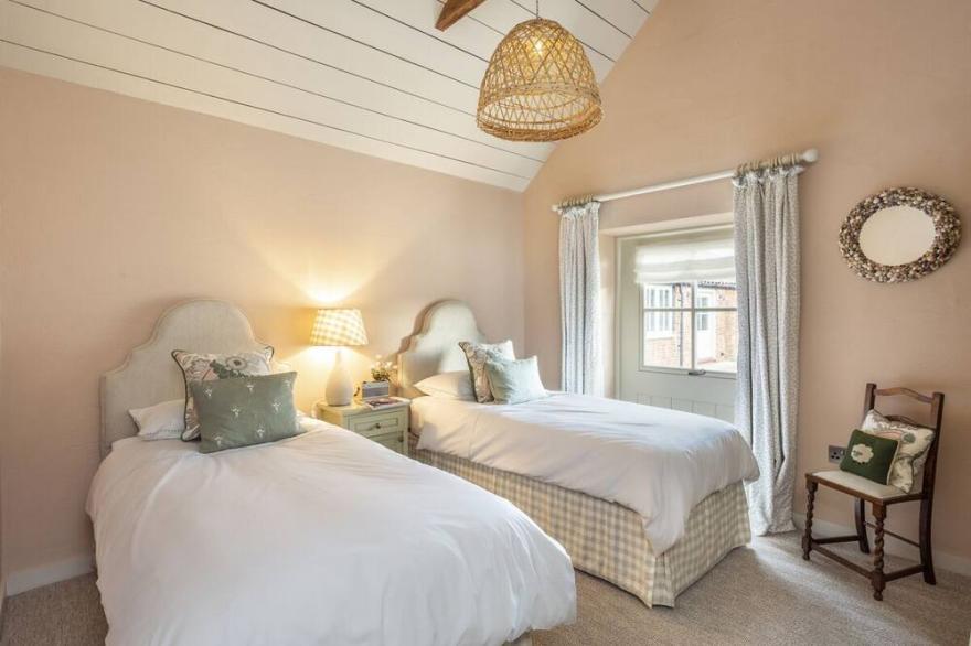 Petite Barn - Two Bedroom Villa, Sleeps 4