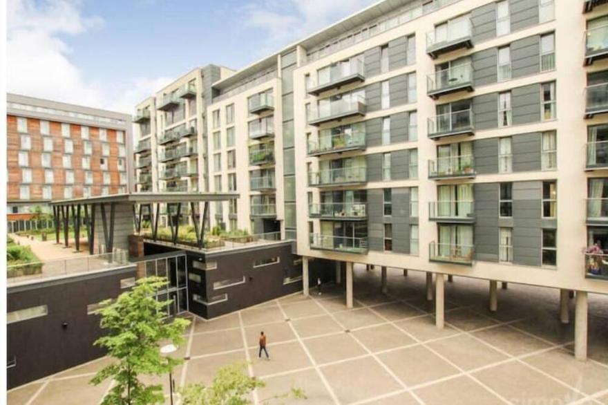 Luxury Flat At Hayes Near Heathrow Airport, London