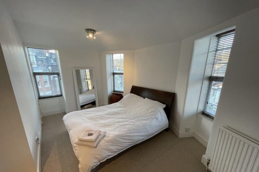 Spacious two bedroom flat in prestigious Highgate