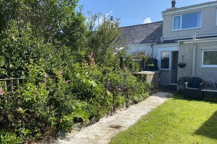 3 TYN GIAT, pet friendly, with open fire in Amlwch