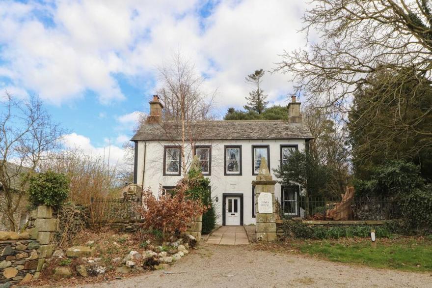 THE DOWER HOUSE, Pet Friendly, Character Holiday Cottage In Keswick