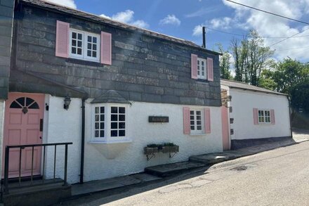 BOSKEWYS, family friendly, character holiday cottage in Rock