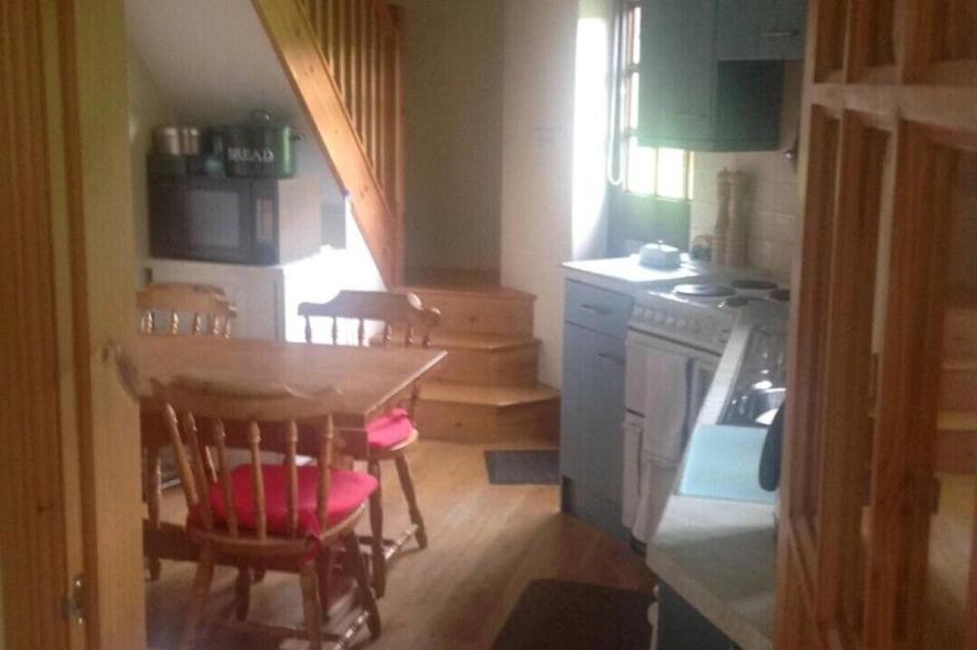 Luxury, Thatched Picturesque Holiday Cottage, Garden Overlooking Rolling Fields