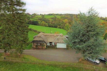 Luxury, Thatched Picturesque Holiday Cottage, Garden Overlooking Rolling Fields