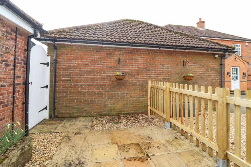 STABLE END COTTAGE, With A Garden In Horncastle