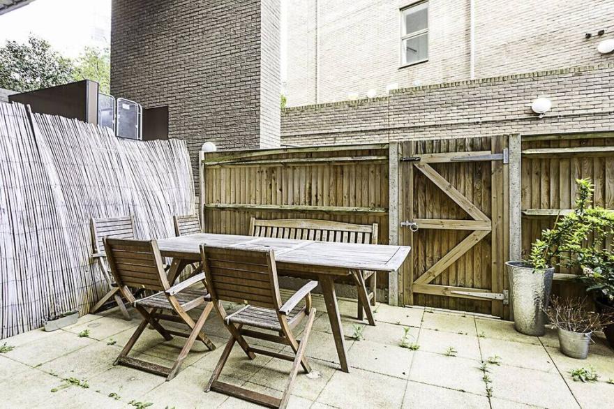 Beautiful Open Plan Garden Flat