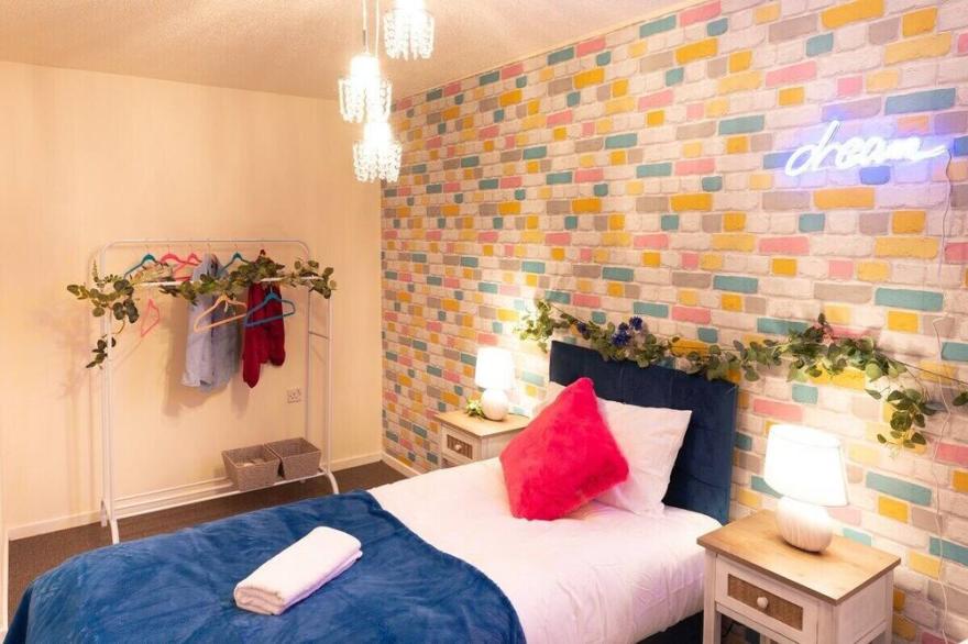 3 Bed - Near Tram stop - NG2