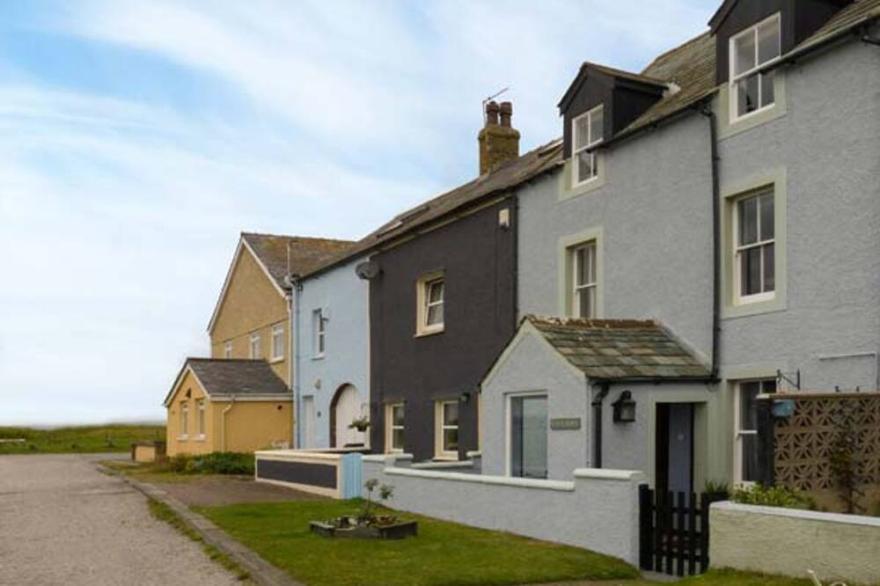 GULLS HATCH, family friendly, character holiday cottage in Allonby