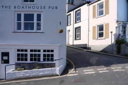 Bright airy cottage in Falmouth