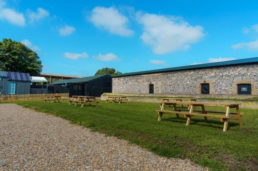 5 Bed Barn Conversion - With Private Hot Tub!
