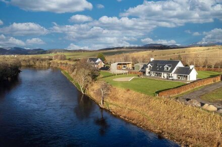 Moy Bridge Croft - Beautiful, tranquil Highland retreat