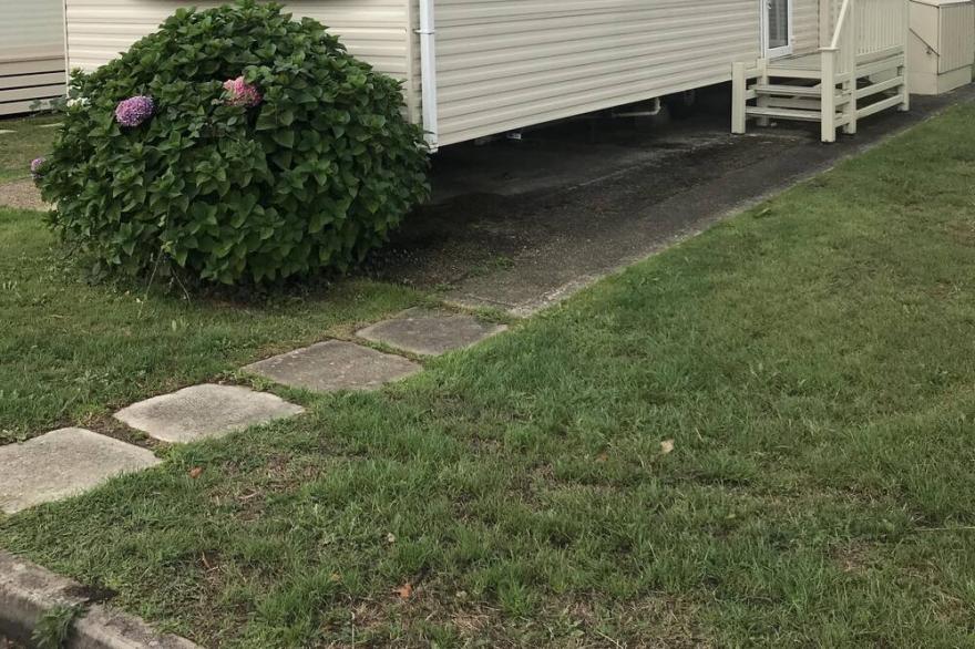 Caravan On 5 Star Holiday Park Nr. Beaches And New Forest
