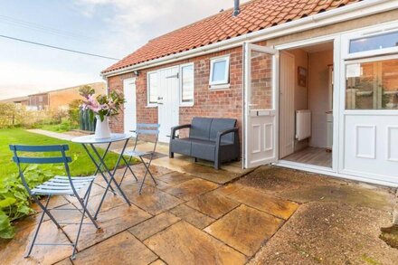 No 2 , Sparham Hall  - sleeps 5 guests  in 3 bedrooms