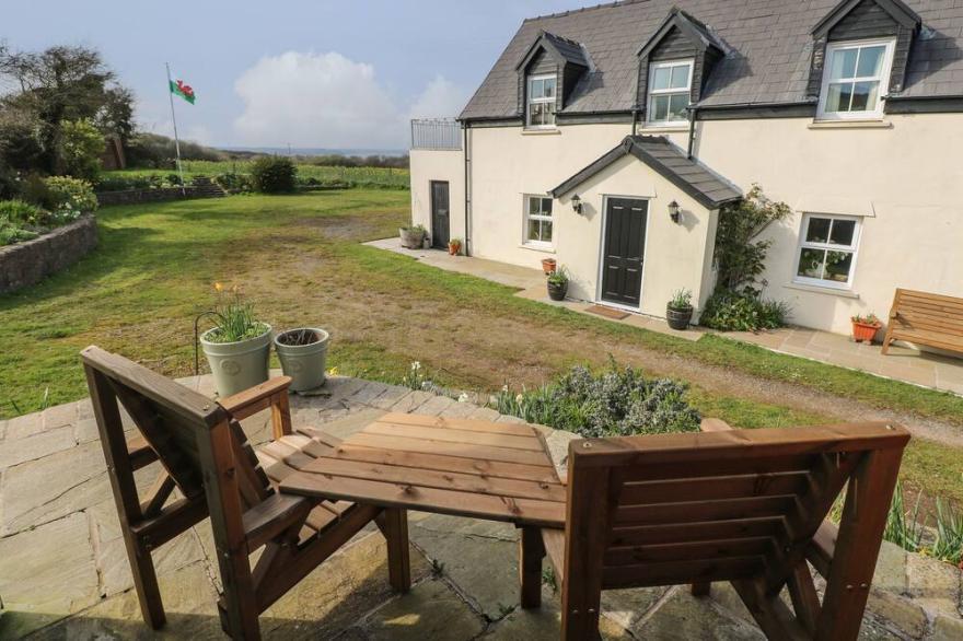 NORTH STUDDOCK COTTAGE, Pet Friendly, With Open Fire In Pembroke