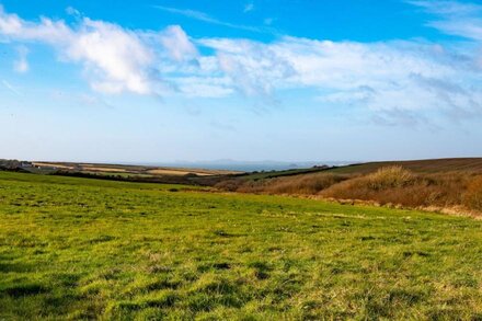 Caldey Sea View Cottage with Hot Tub- Dog Friendly