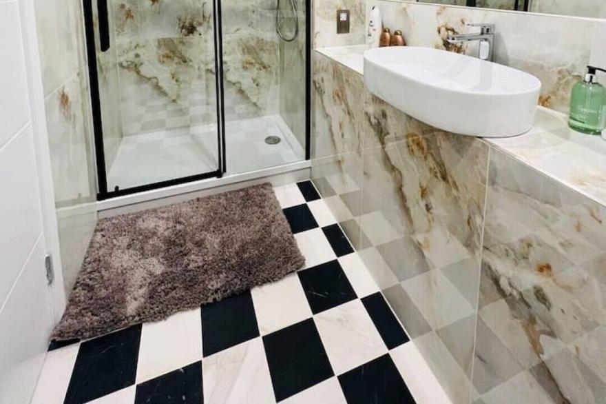 Luxury Central London flat near tube station!